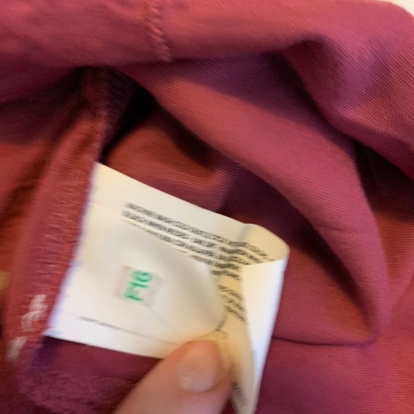 GLORIA Vanderbilt Cranberry V-Neck Blouse W/ Embroidery Detail Size Small (1164) - Picture 10 of 10